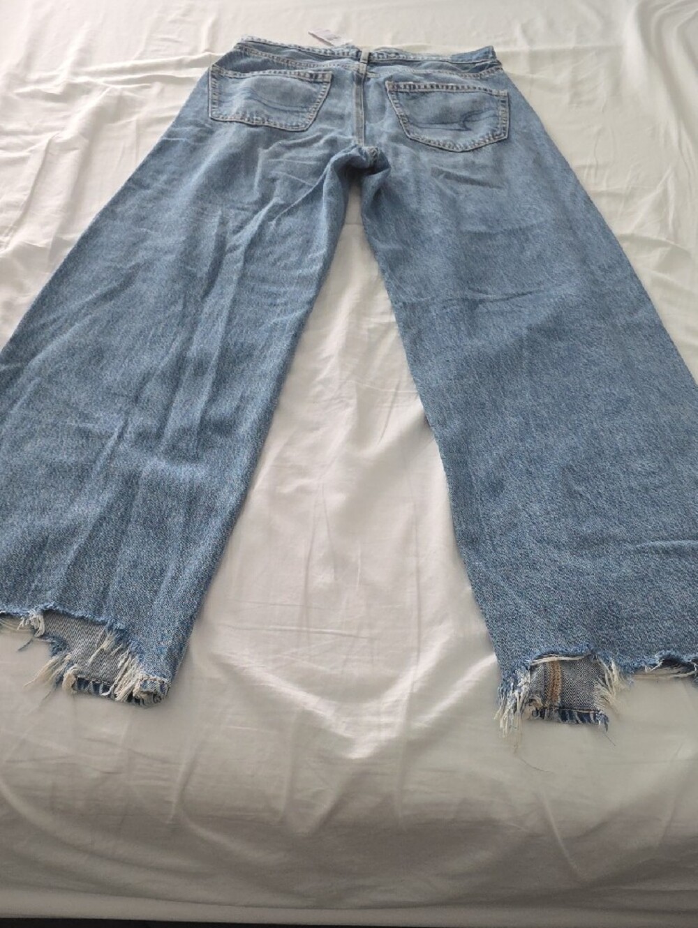 NWT American Eagle Outfitters High Rise Baggy Wide-Leg Raw Hem Jeans - Picture 6 of 8